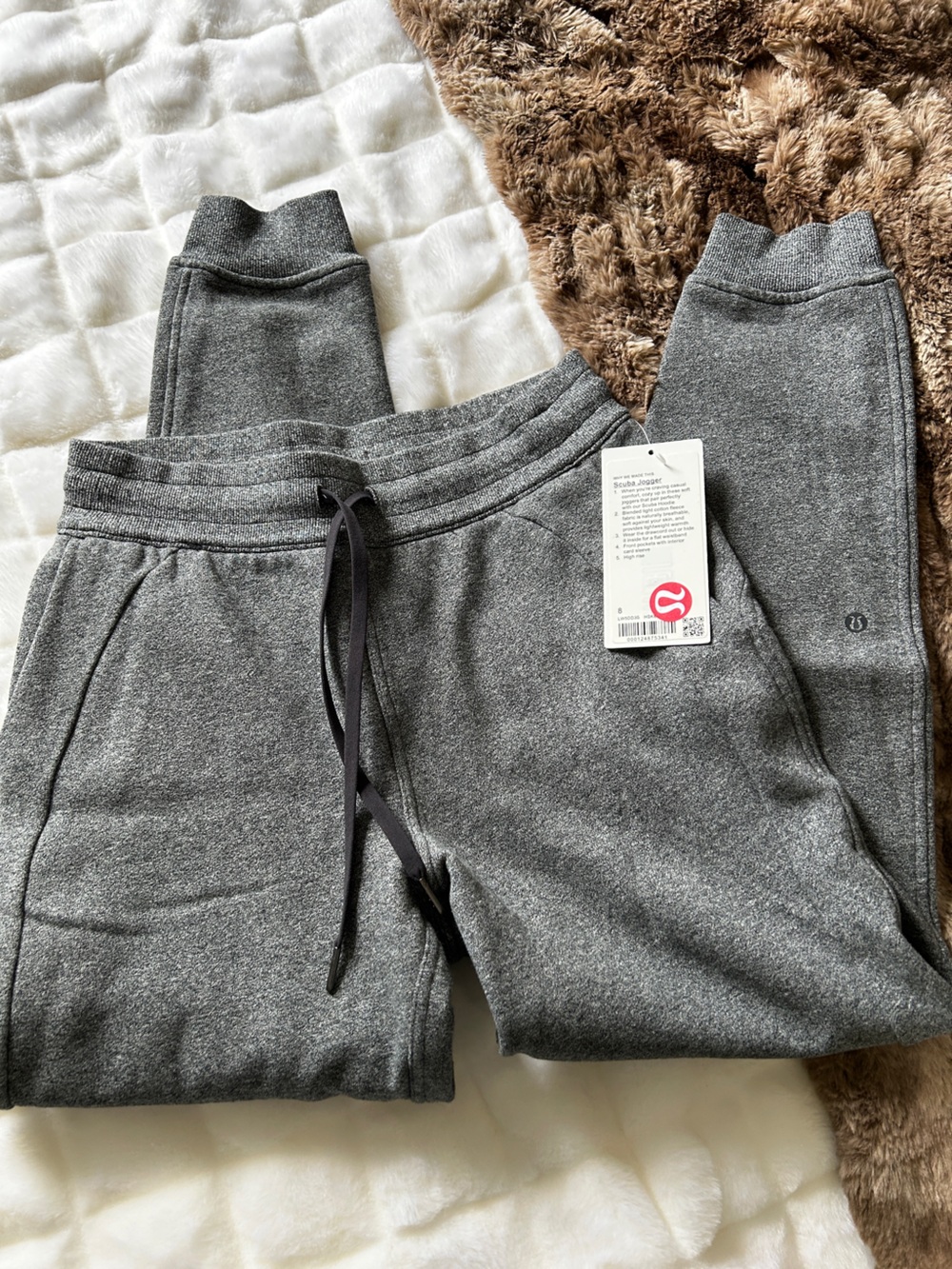 NWT lululemon athletica Women’s black speckled high rise scuba Jogger sz 8